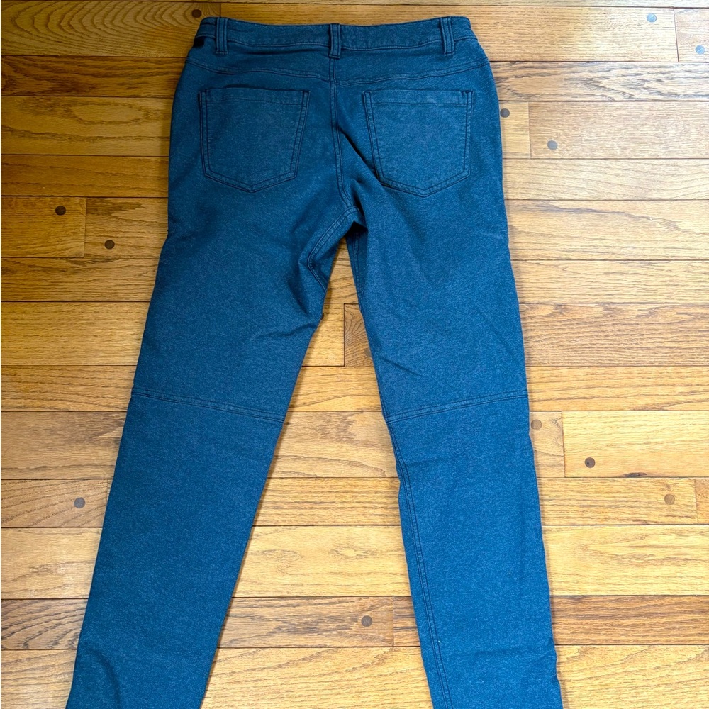 Men’s Skinny Lululemon ABC Utilitech pants, skinny fit. 30 waist, 31 length.